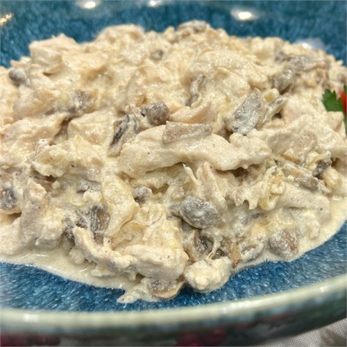 Вторые блюда: Курица с грибами в сливочном соусе 800г 01418