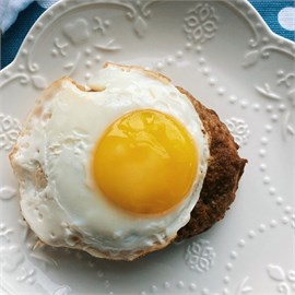 {{photo.Alt || photo.Description || 'Бифштекс с яйцом 130г'}}