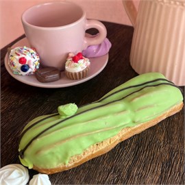 {{photo.Alt || photo.Description || 'Эклер Фисташковый 70г'}}